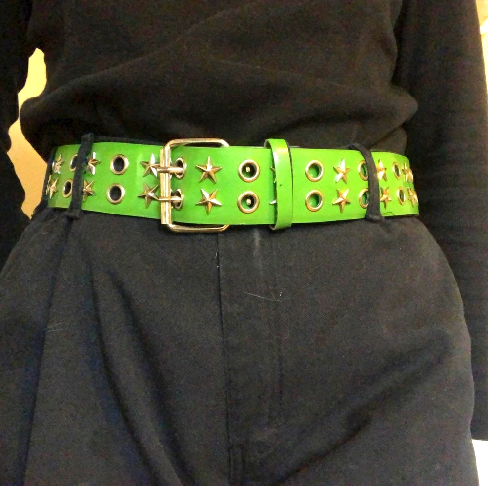 Green grommet belt with stars